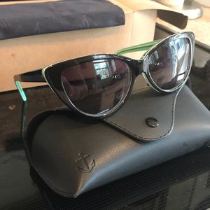 Tres Noir Ultra Lux Black/Bottle Green Sunglasses